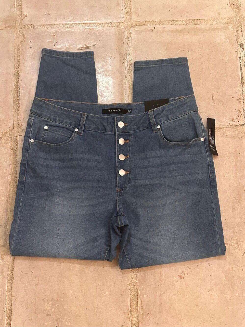 New with tags Tahari button fly skinny jeans